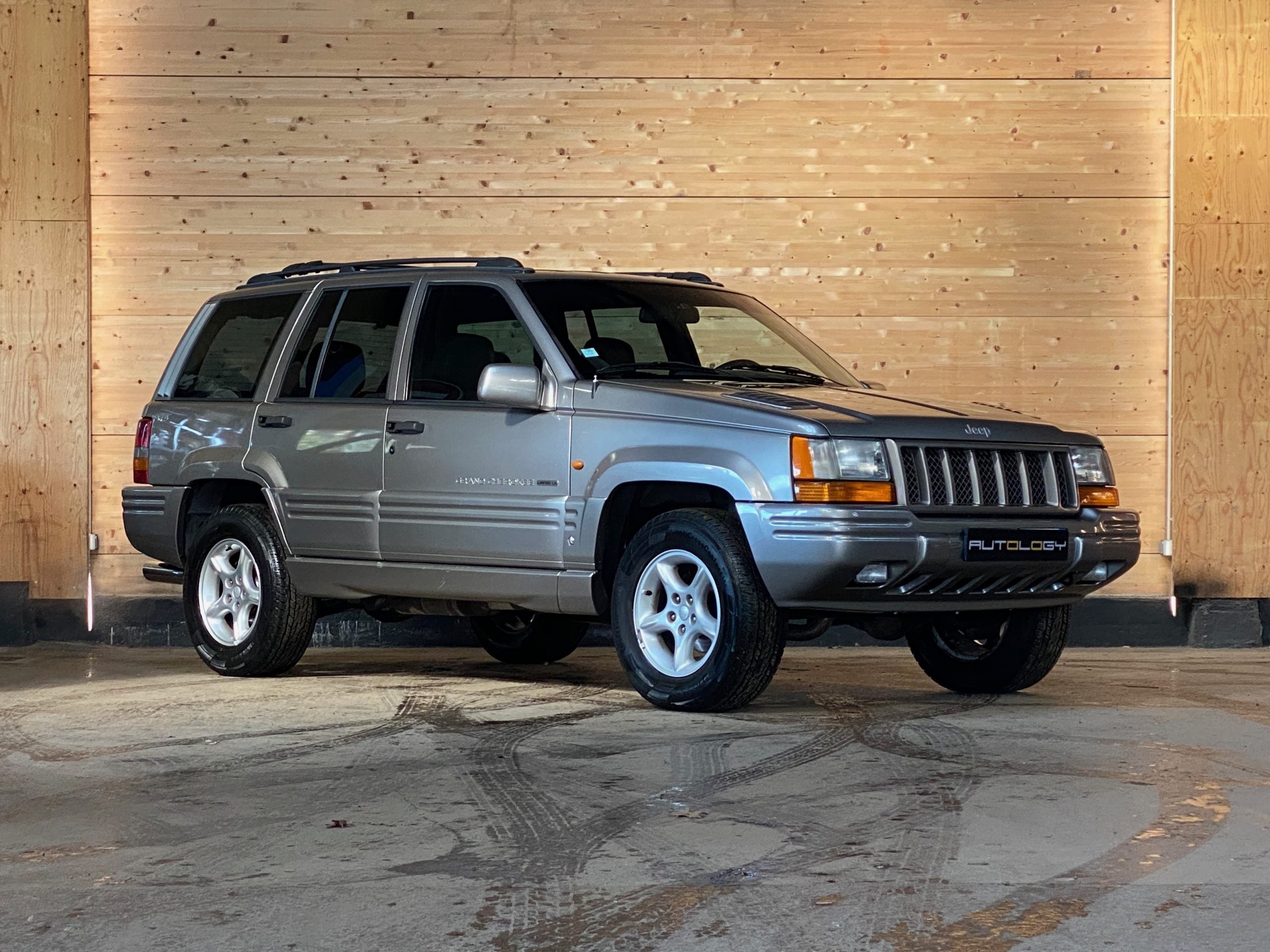 Jeep Grand Cherokee Limited LX 5.9
