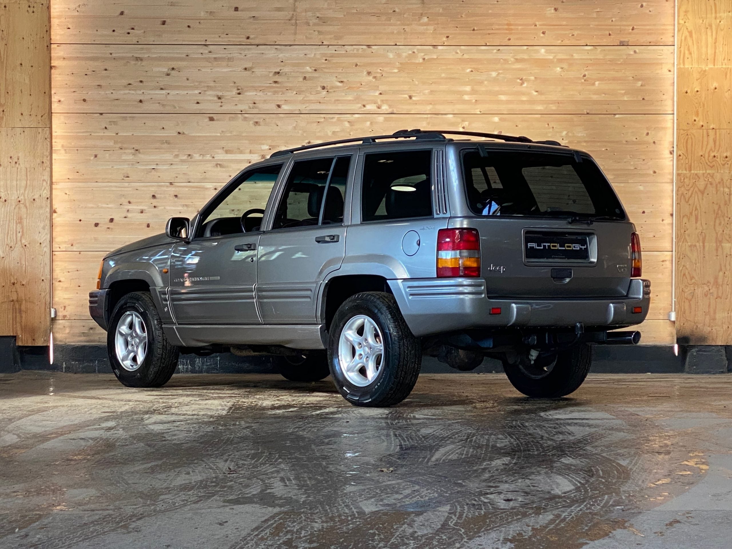 Jeep Grand Cherokee Limited LX 5.9