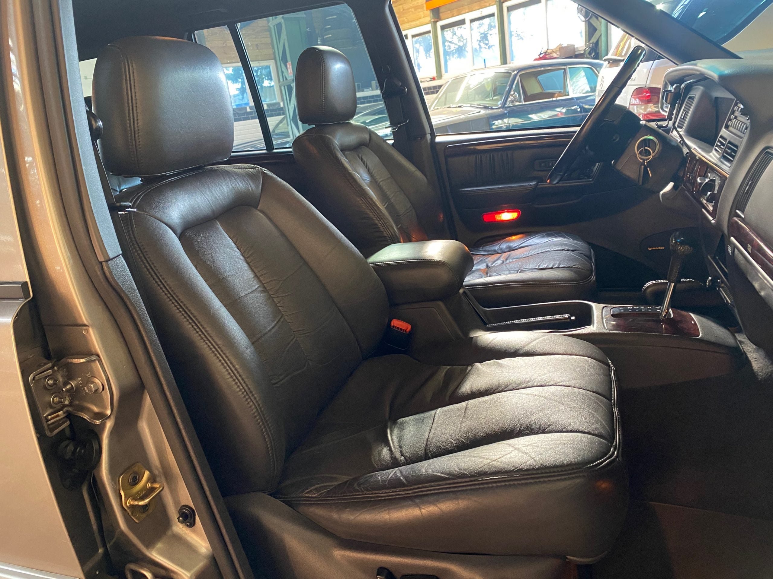 Jeep Grand Cherokee Limited LX 5.9