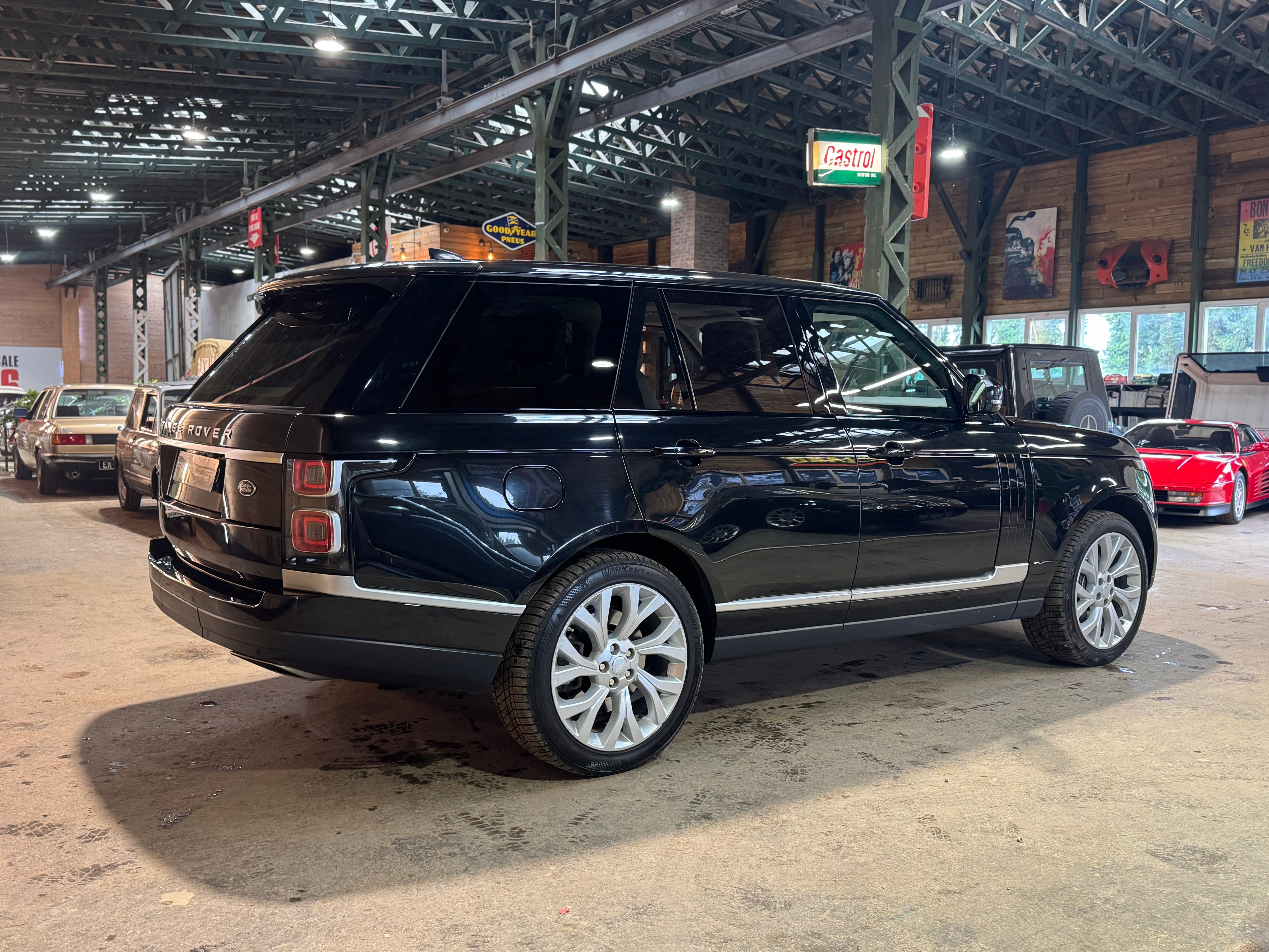 Land Rover Range Rover P400e Vogue