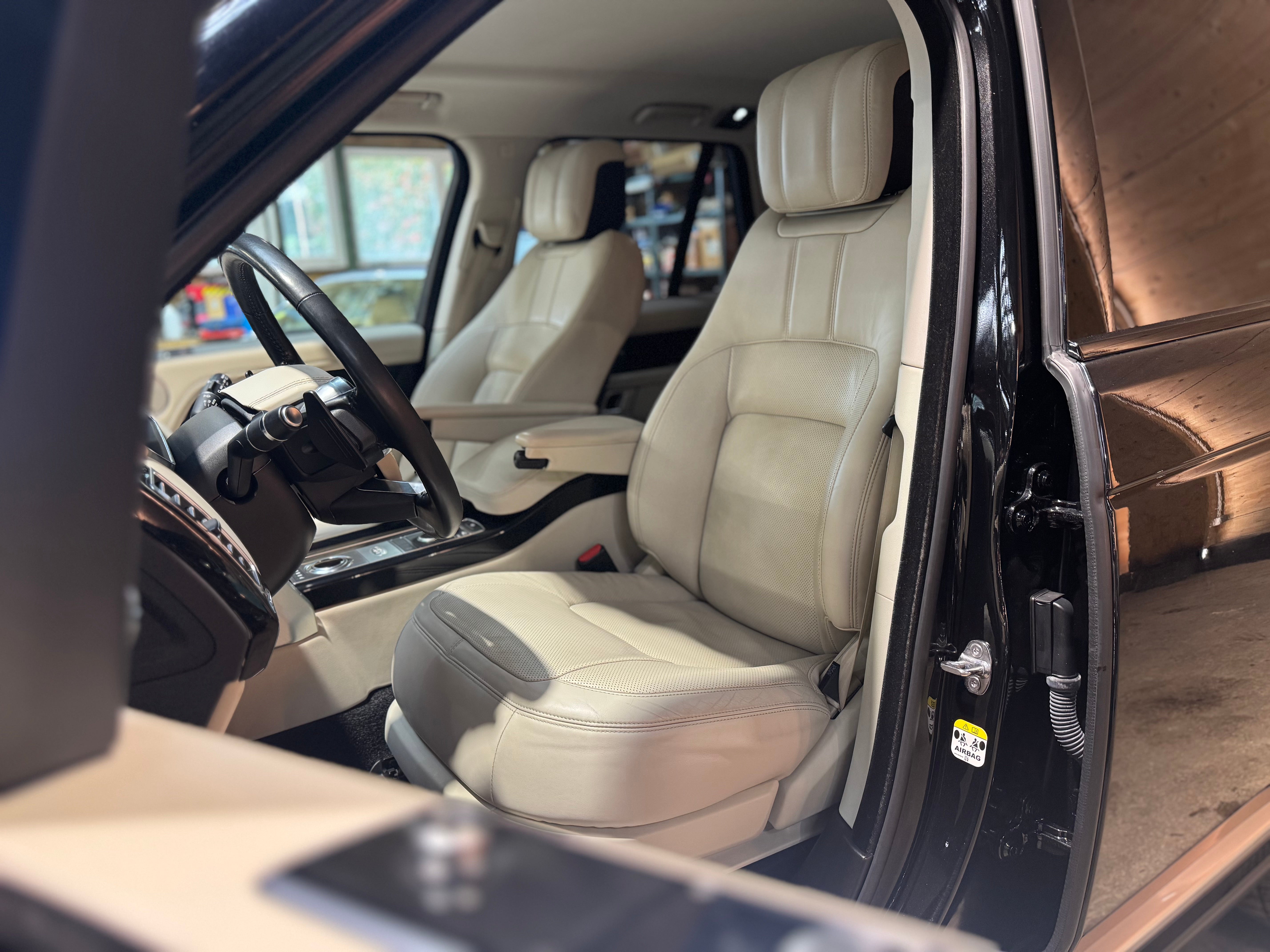 Land Rover Range Rover P400e Vogue