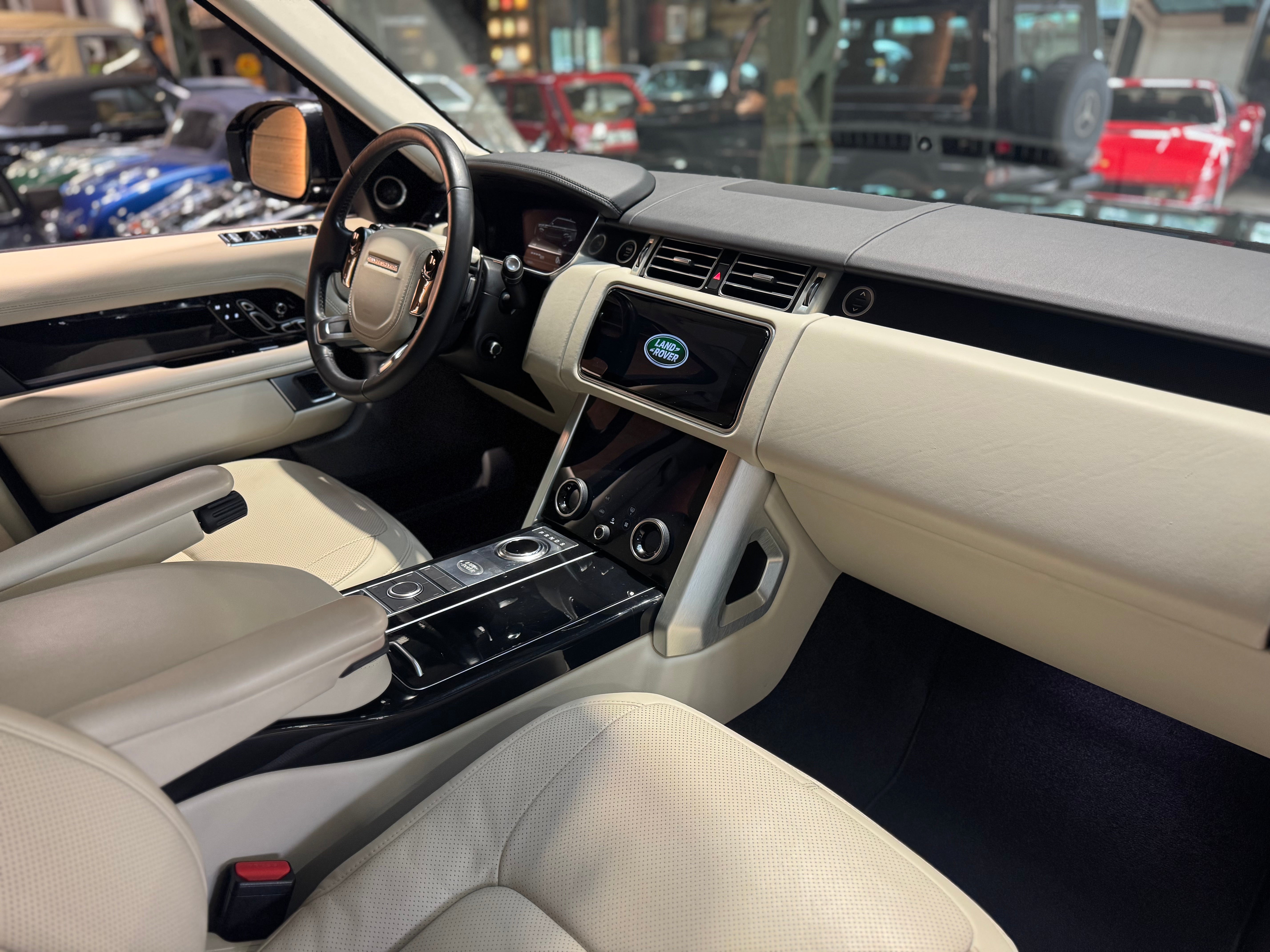 Land Rover Range Rover P400e Vogue