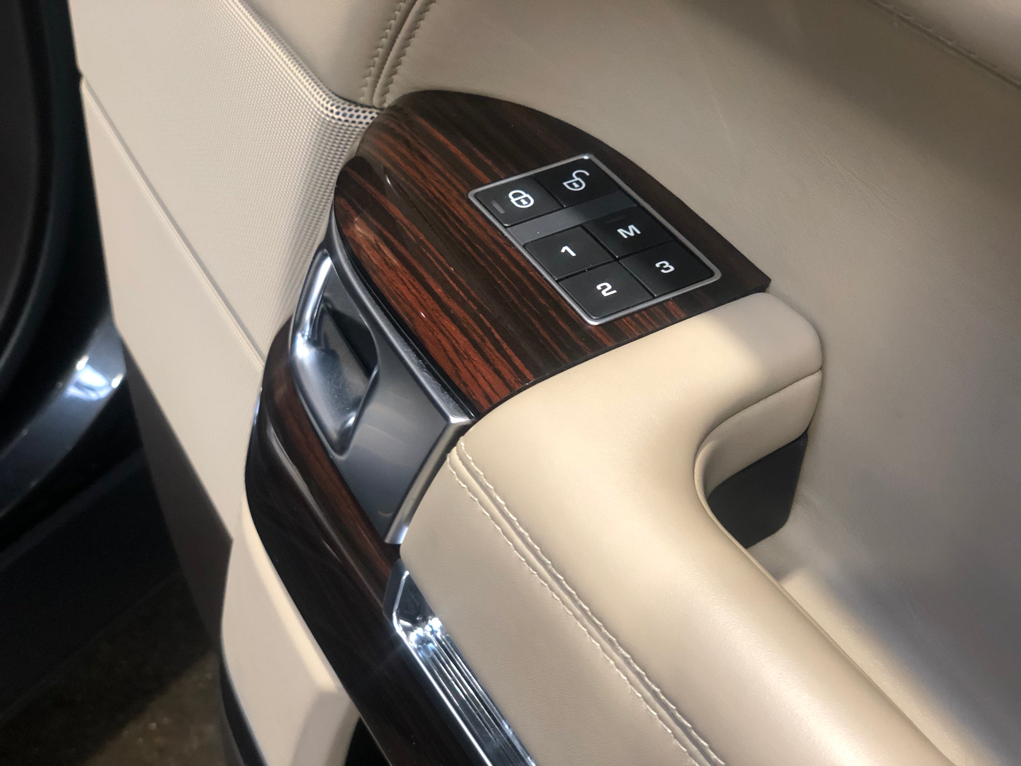 Land Rover Range Rover 4.4 SdV8 Autobiography LWB