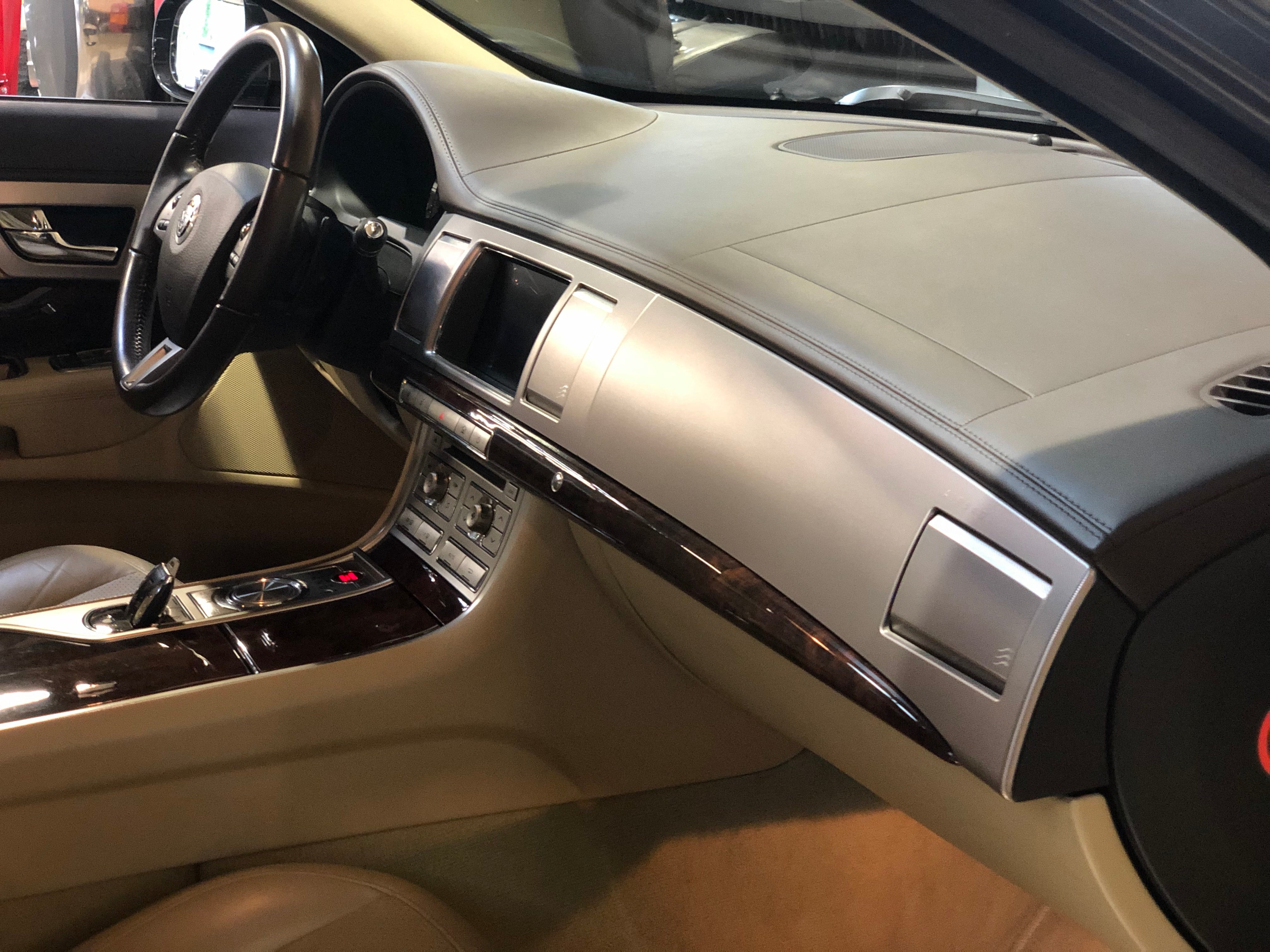 Jaguar XF 3.0d 211ch Luxe Premium