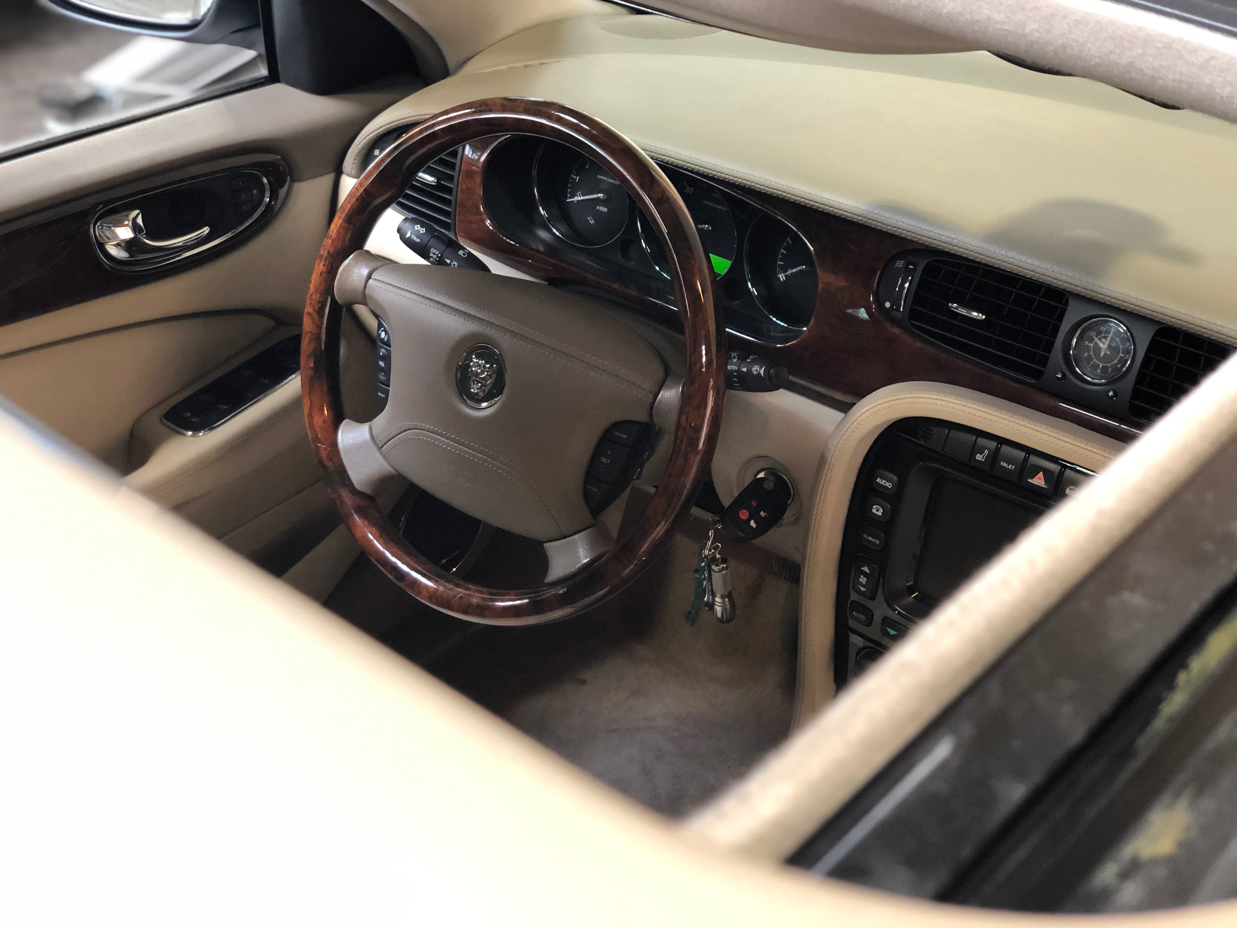 Jaguar XJ Super V8