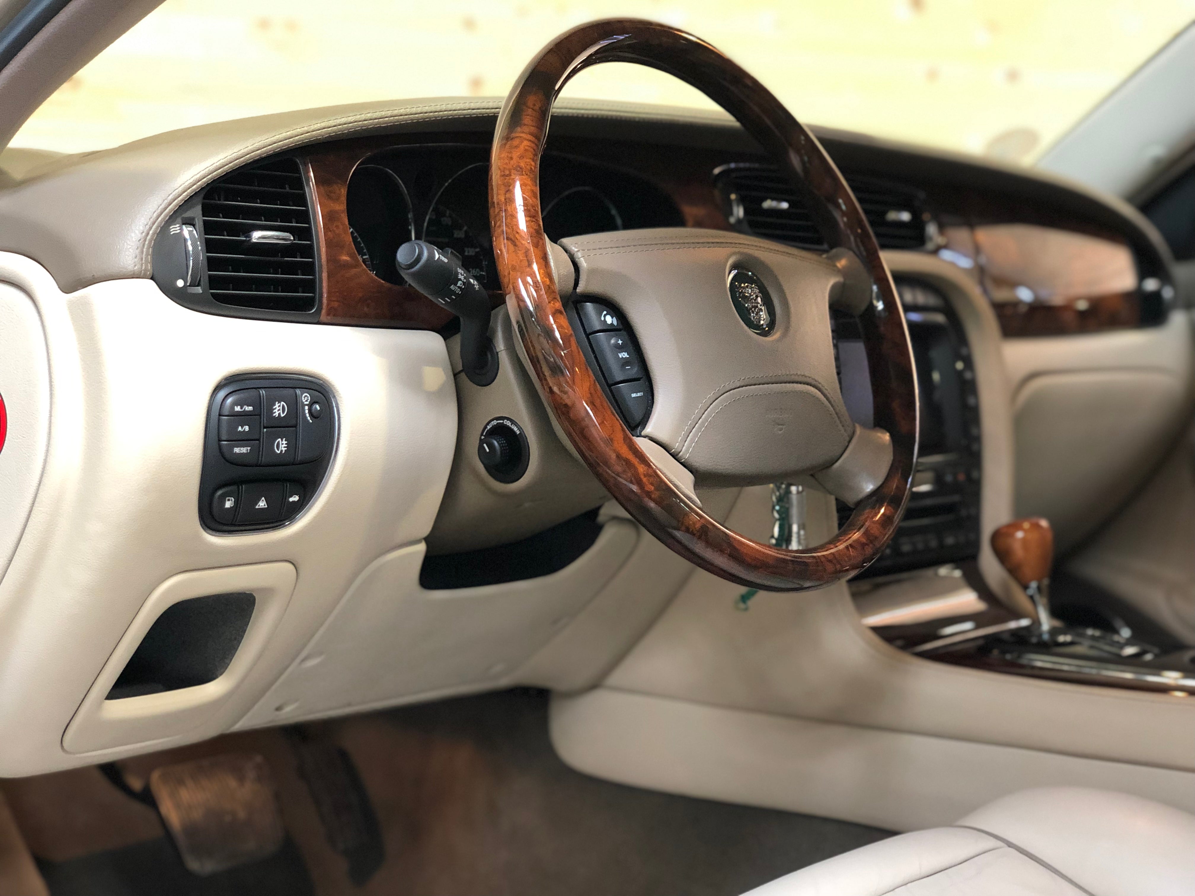 Jaguar XJ Super V8