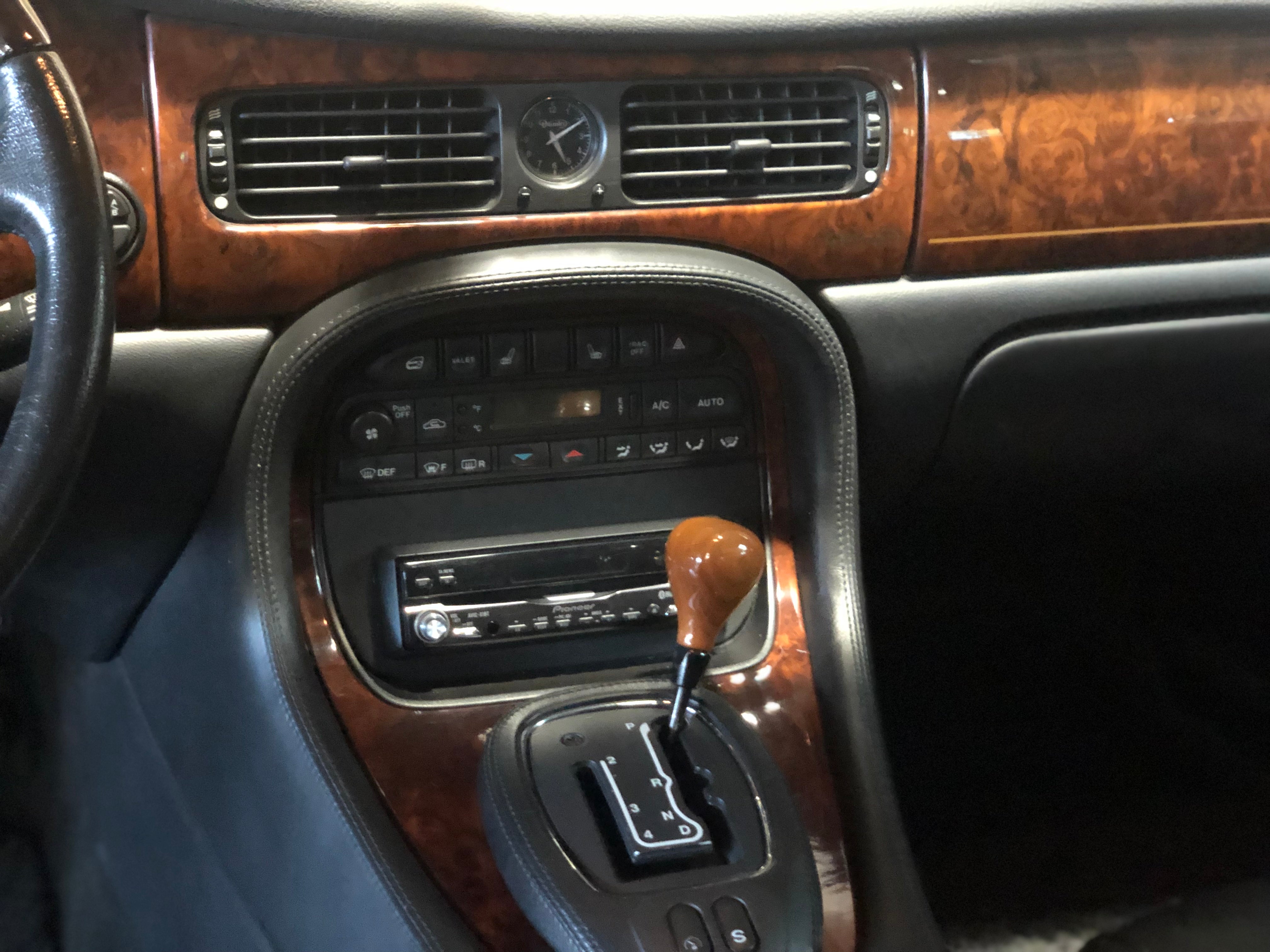 Daimler V8 4.0 BVA (X308)