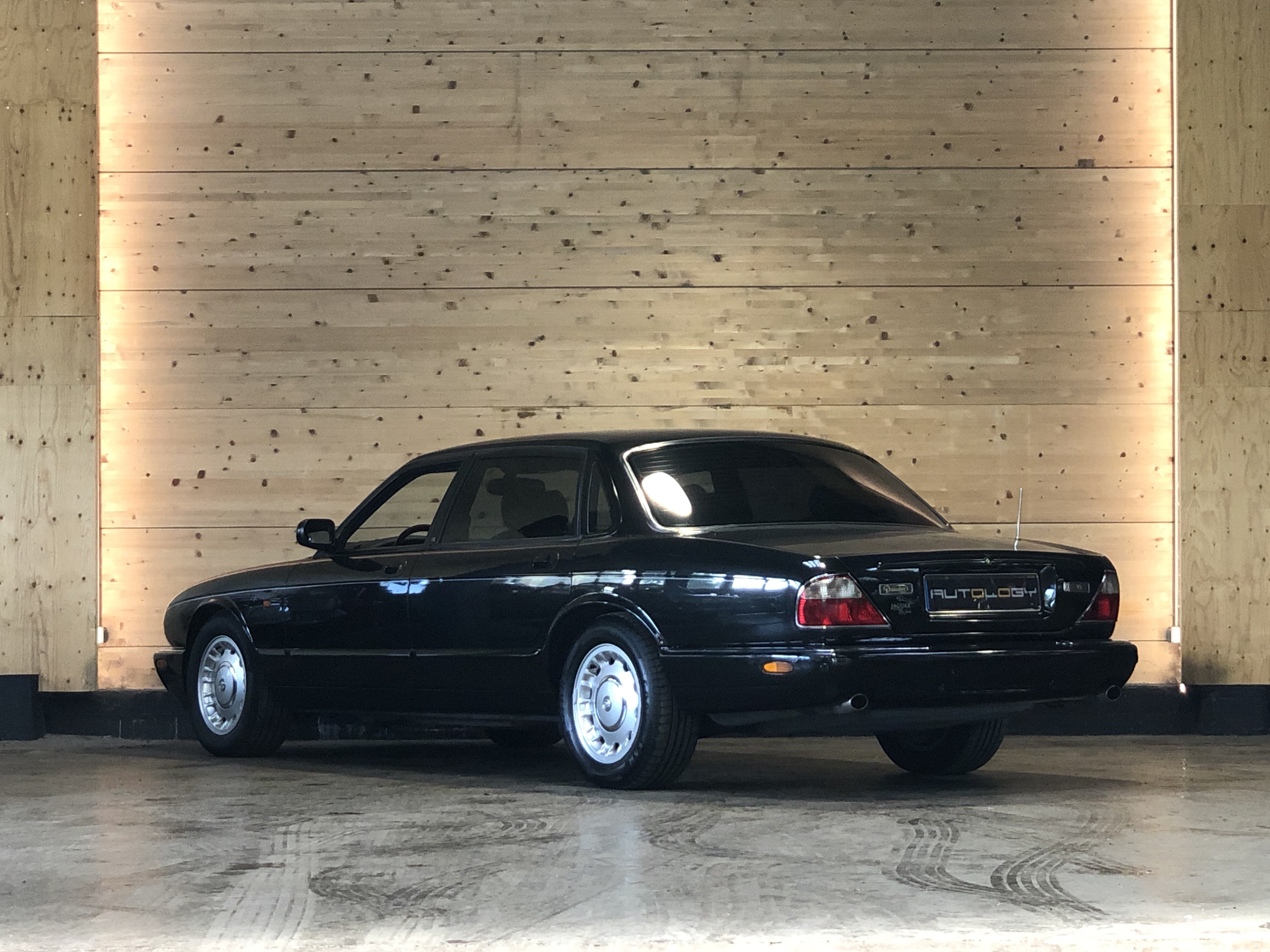 Daimler V8 4.0 BVA (X308)