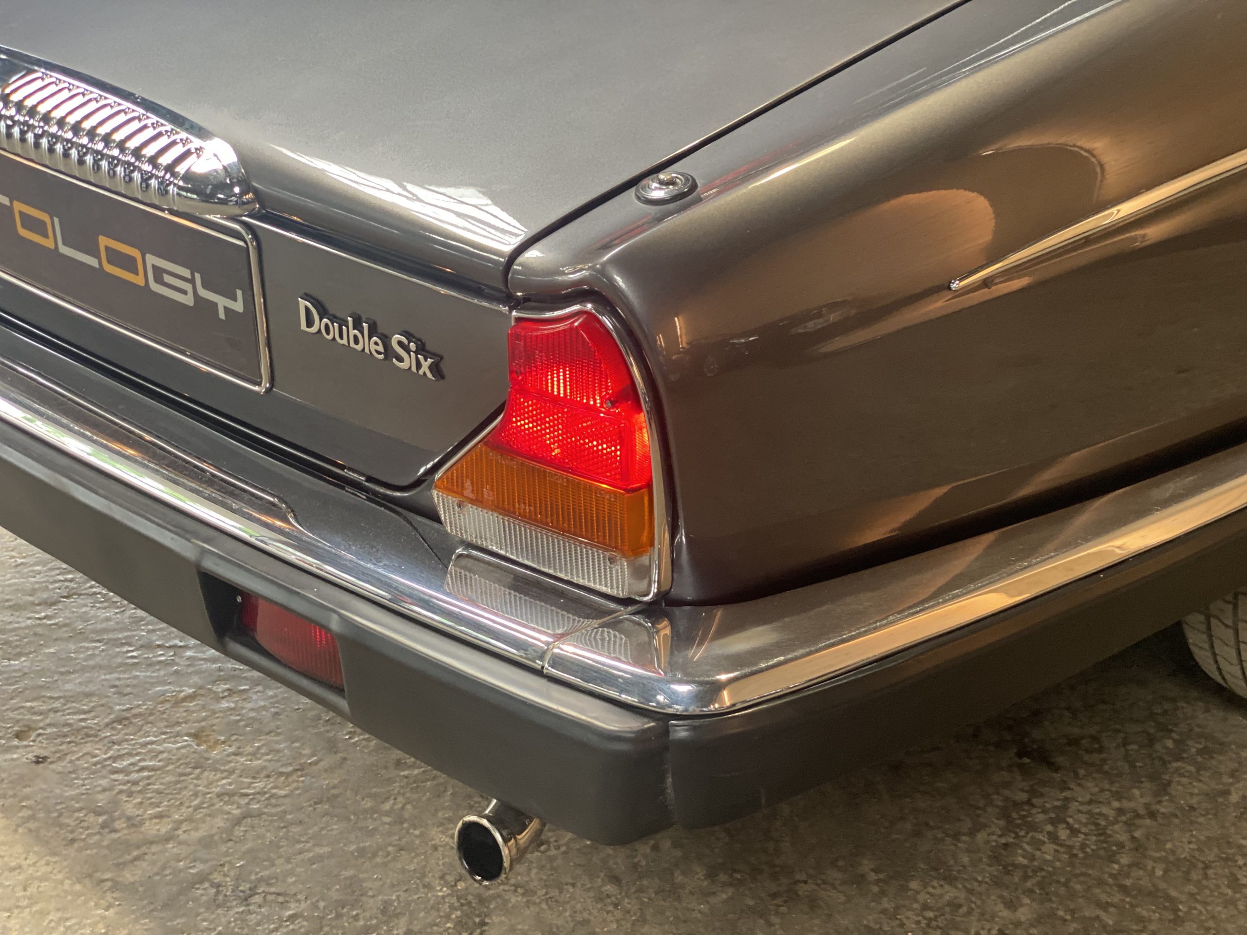 Daimler Double Six Série III